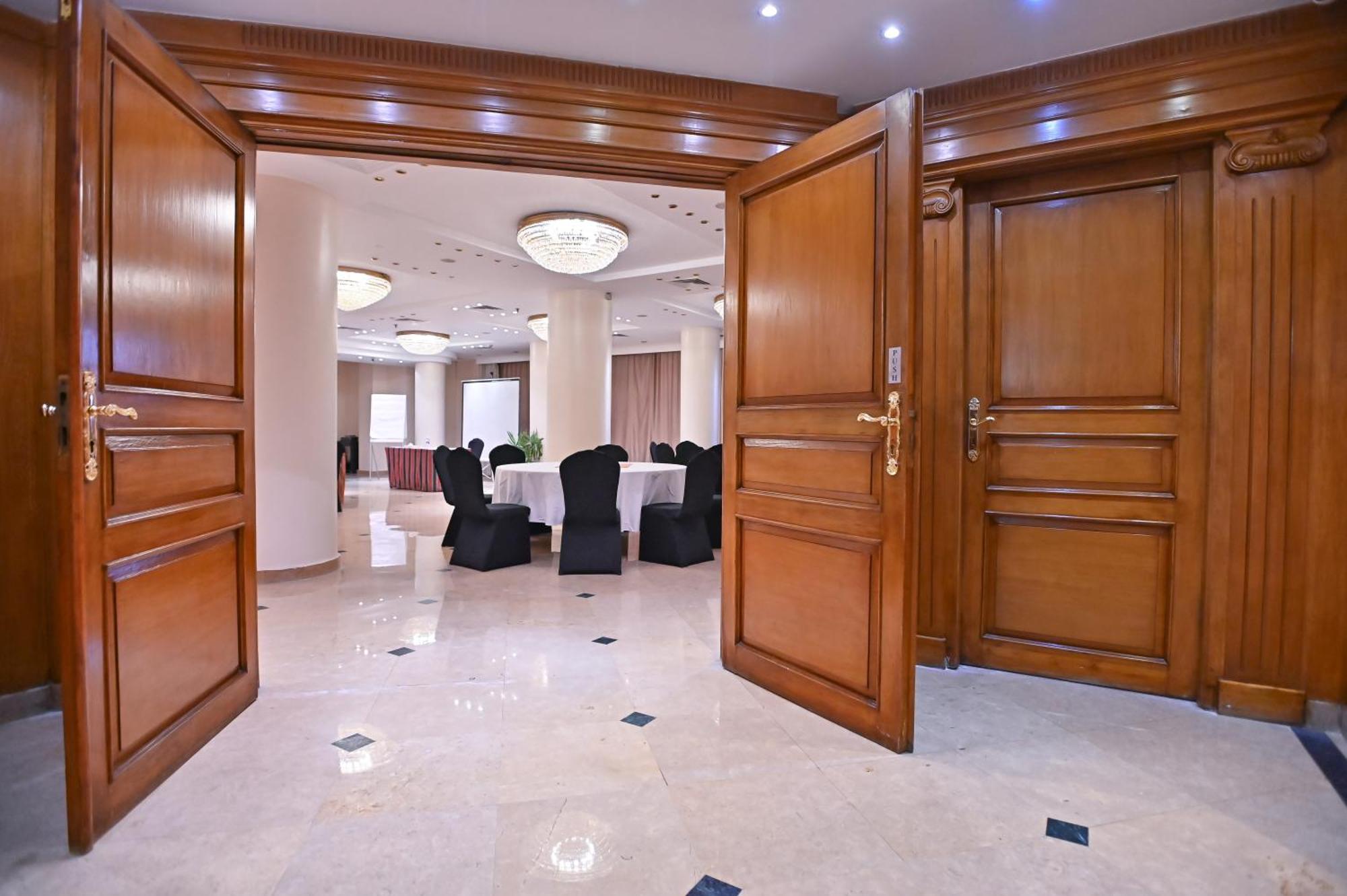 Swiss Inn Nile Hotel Giza Екстериор снимка